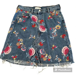 Zara Premium Denim Collection Floral Embroidered Frayed Edges Mini Skirt Size M